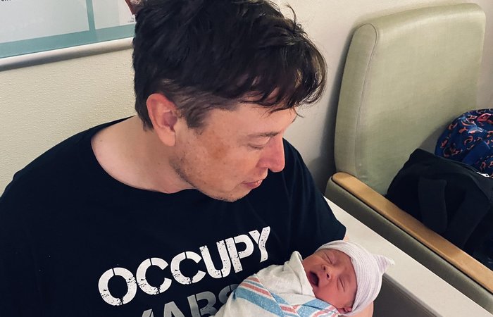 Um dos f&atilde;s de Musk pediu para que ele revelasse o nome do filho, e o bilion&aacute;rio respondeu: "X &AElig; A-12 Musk"./Foto: Reprodu&ccedil;&atilde;o/Twitter