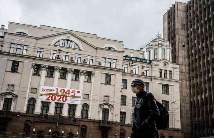 As autoridades russas afirmam que o crescente número de casos é explicado pelo crescente número de testes./Foto: AFP / Dimitar DILKOFF As autoridades russas afirmam que o crescente número de casos é explicado pelo crescente número de testes./Foto: AFP / Dimitar DILKOFF