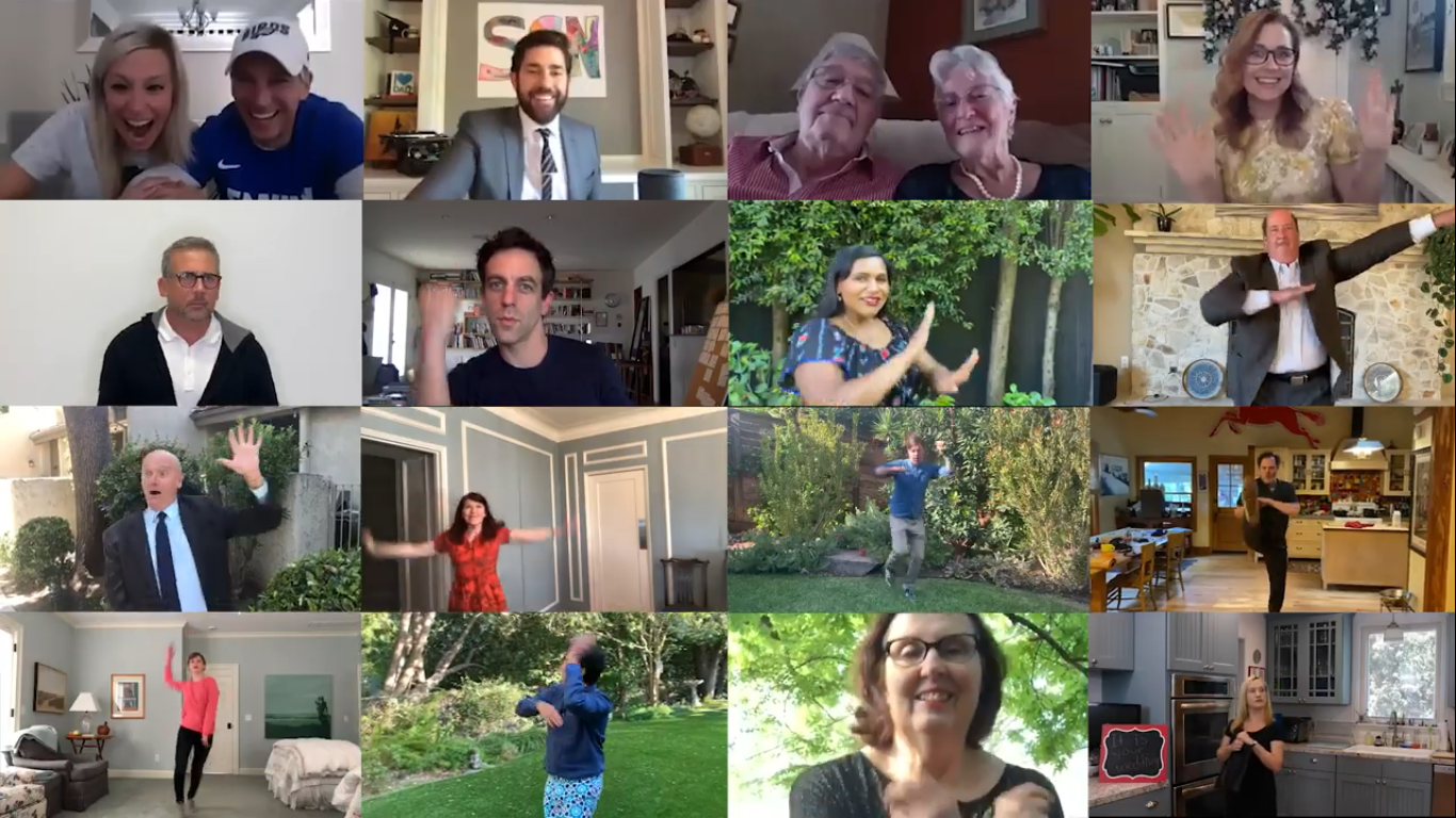 O casal se surpreendeu com a presença do resto do elenco na cerimônia/Foto: Reprodução/Vídeo/Youtube O casal se surpreendeu com a presença do resto do elenco na cerimônia/Foto: Reprodução/Vídeo/Youtube