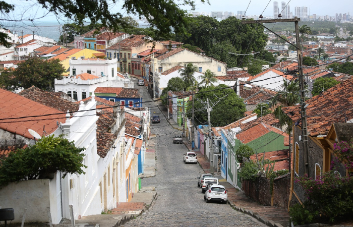 Ladeira da Miseric&oacute;rdia vazia: cena diferente do que se v&ecirc; em tempos comuns./Foto: Leandro de Santana/Esp. DP.