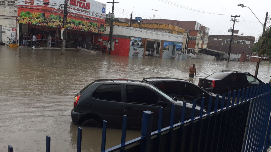 Avenida Carlos de Lima Cavalcanti, em Olinda./Foto: Cortesia/Whatsapp