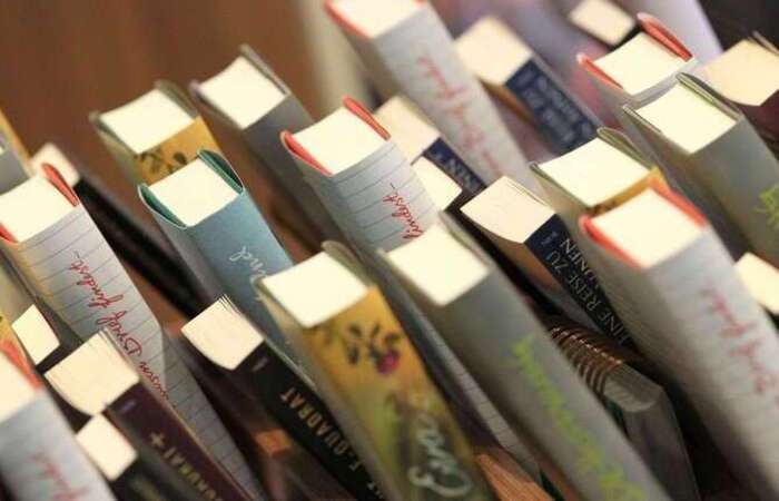 As vendas pela internet seguiram atendendo às necessidades de quem se apegou à leitura durante o confinamento./foto: AFP / DANIEL ROLAND As vendas pela internet seguiram atendendo às necessidades de quem se apegou à leitura durante o confinamento./foto: AFP / DANIEL ROLAND