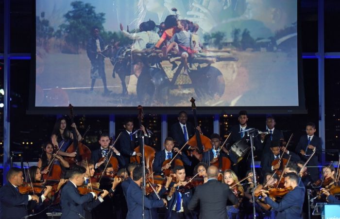 Orquestra Criança Cidadã se apresentando em evento da UNICEF.
