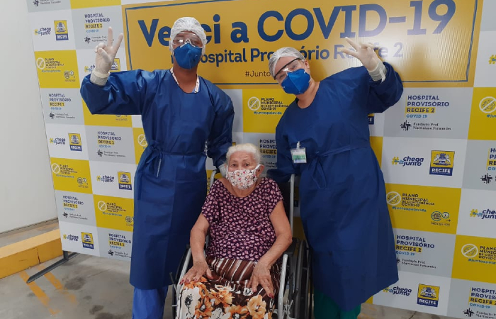 Dona Amara recebeu alta do Hospital Provisório dos Coelhos nessa terça-feira (2).