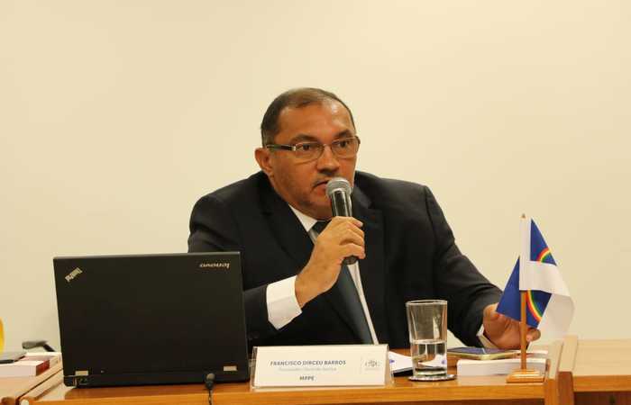 Francisco Dirceu Barros assinou recomendação que não permite que municípios flexibilizem isolamento por conta própria/Foto: MPPE/Reprodução Francisco Dirceu Barros assinou recomendação que não permite que municípios flexibilizem isolamento por conta própria/Foto: MPPE/Reprodução