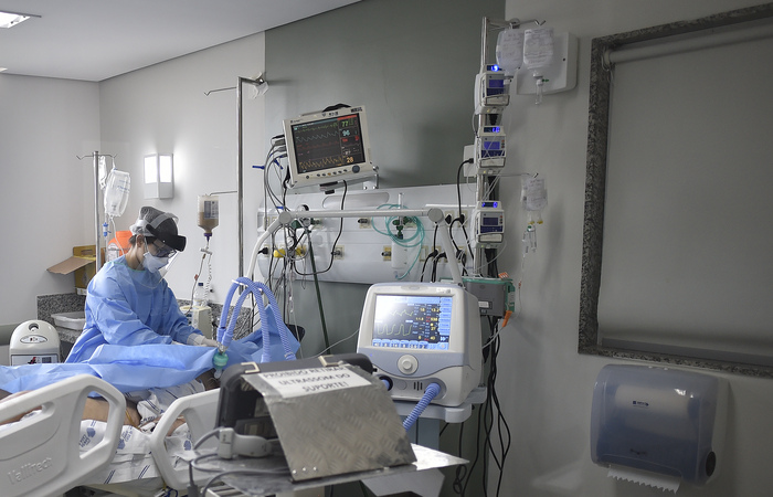 Brasil ultrapassou a marca de 30 mil mortes nesta semana e, nesta quinta-feira, ultrapassou a Itália na quantidade de casos fatais/Foto: Douglas Magno/AFP Brasil ultrapassou a marca de 30 mil mortes nesta semana e, nesta quinta-feira, ultrapassou a Itália na quantidade de casos fatais/Foto: Douglas Magno/AFP
