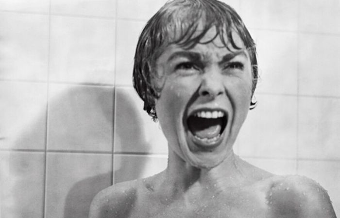 Cena do assassinato da secretária Marion Crane (papel de Janet Leigh) é uma das mais famosas do cinema/Foto: Universal Pictures Cena do assassinato da secretária Marion Crane (papel de Janet Leigh) é uma das mais famosas do cinema/Foto: Universal Pictures