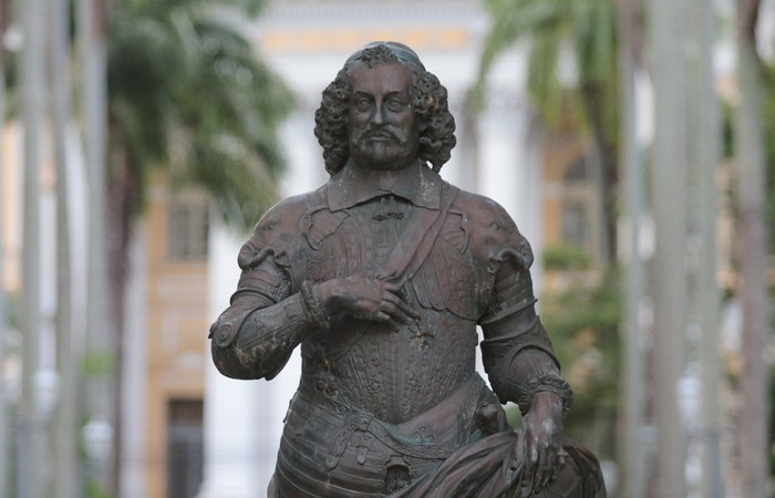 Estátua de Maurício de Nassau, na Praça da República, em Santo Antônio/Foto: Tarciso Augusto/DP Foto Estátua de Maurício de Nassau, na Praça da República, em Santo Antônio/Foto: Tarciso Augusto/DP Foto