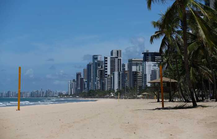 Comércio só voltará a funcionar na última etapa do plano de reabertura das praias.
