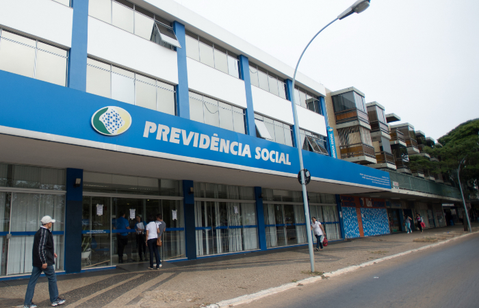 Desde o início da quarentena, o INSS antecipa R$ 1.045 para segurados que solicitam o auxílio-doença, sem exigir perícia médica./Foto: Marcelo Camargo/Agencia Brasil.