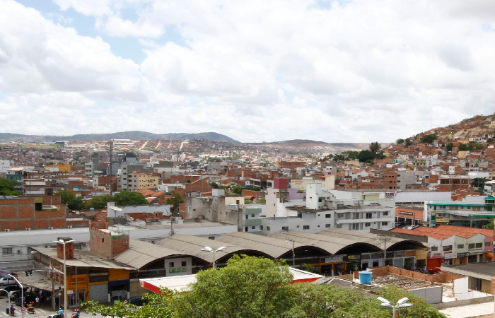 Caruaru (foto) e Bezerros terão quarentena rígida até 5 de julho. Medida pode ser estendida a outras cidades do Agreste.
