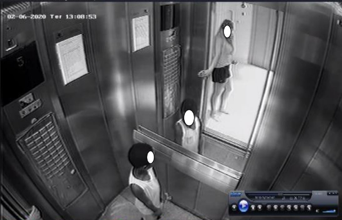 Um dos momentos em que Miguel entra no elevador e Sarí tenta tirar o menino. Este, ocorrido no elevador social.