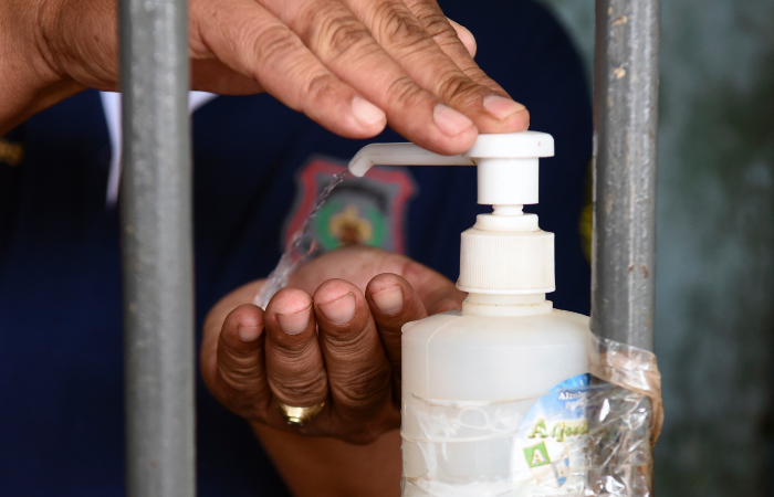 Estado diz que toma medidas de prevenção dentro dos presídios.