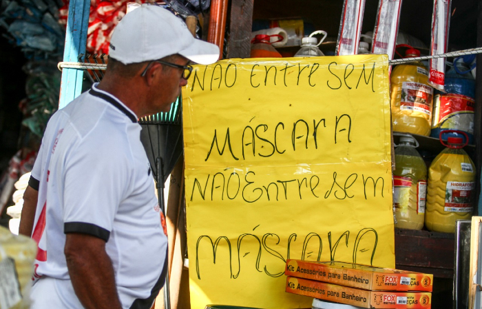 Aviso em loja na Cohab.