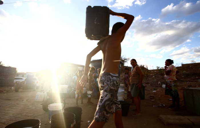 De acordo com a Pesquisa Nacional de Saneamento Básico, do IBGE, consumo de água em Pernambuco é menor que a média nacional./Foto: Paulo Paiva/DP. De acordo com a Pesquisa Nacional de Saneamento Básico, do IBGE, consumo de água em Pernambuco é menor que a média nacional./Foto: Paulo Paiva/DP.