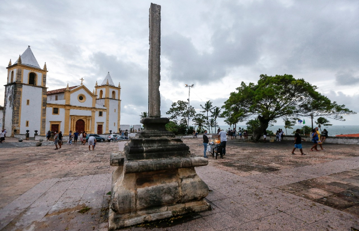 Cruzeiro do Alto da Sé foi depredado na madrugada do último sábado (8). Comerciantes vizinhos do monumento questionam fiscalização da prefeitura e da PM./Foto: Leandro de Santana/Esp. DP. Cruzeiro do Alto da Sé foi depredado na madrugada do último sábado (8). Comerciantes vizinhos do monumento questionam fiscalização da prefeitura e da PM./Foto: Leandro de Santana/Esp. DP.