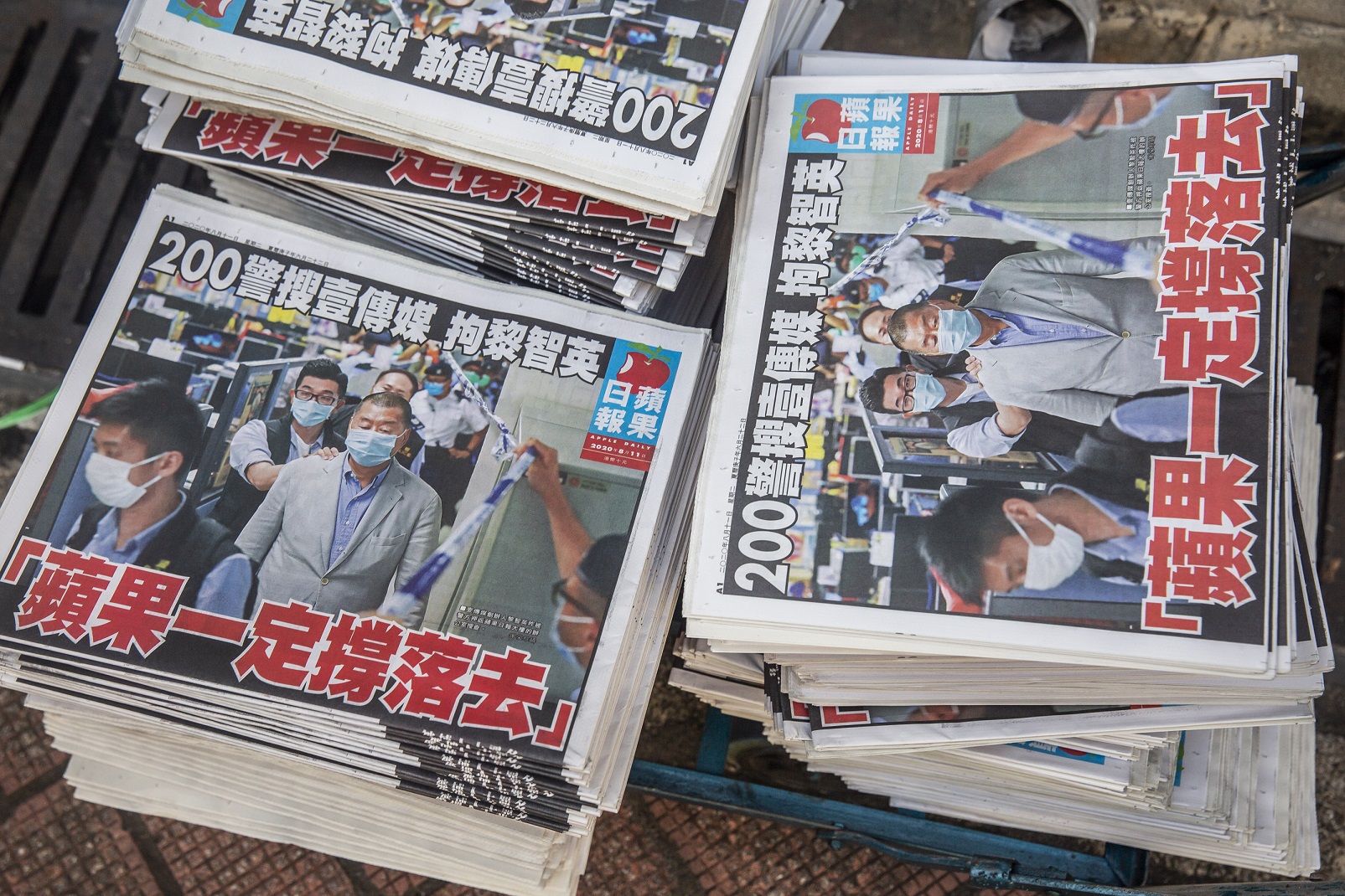 /Cópias do jornal Apple Daily. Foto: ISAAC LAWRENCE / AFP
