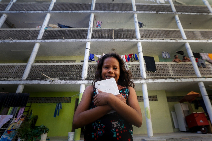 Aparelhos foram entregues a crianças do Pilar nesta terça-feira.