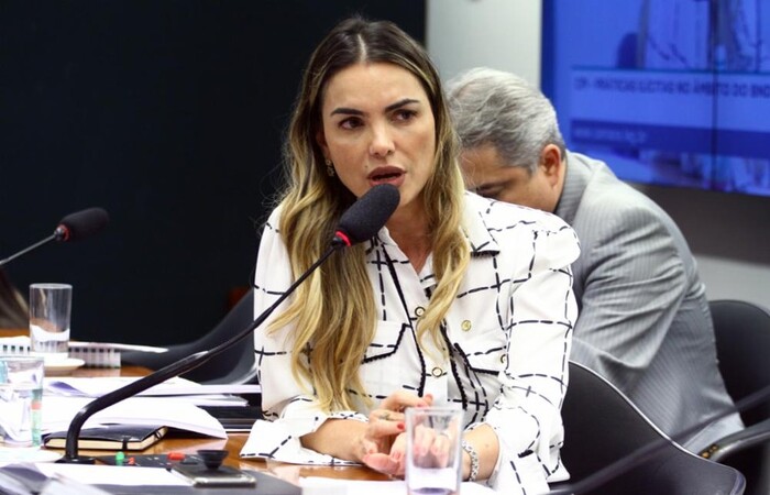 Deputada Paula Belmonte defende tratamento de aplicação de oxigênio e ozônio em pacientes com Covid-19/Foto: Vinicius Loures/Câmara dos Deputados Deputada Paula Belmonte defende tratamento de aplicação de oxigênio e ozônio em pacientes com Covid-19/Foto: Vinicius Loures/Câmara dos Deputados