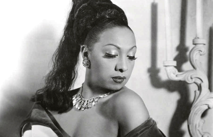 Josephine Baker fez shows no Recife em 16 e 17 de agosto de 1952, quando tinha 46 anos/Foto: Reprodução da Internet Josephine Baker fez shows no Recife em 16 e 17 de agosto de 1952, quando tinha 46 anos/Foto: Reprodução da Internet
