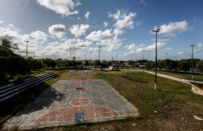 Atualmente, os poucos equipamentos que estão em pé no Parque Memorial Arcoverde estão depredados./Foto: Paulo Paiva/DP. Atualmente, os poucos equipamentos que estão em pé no Parque Memorial Arcoverde estão depredados./Foto: Paulo Paiva/DP.