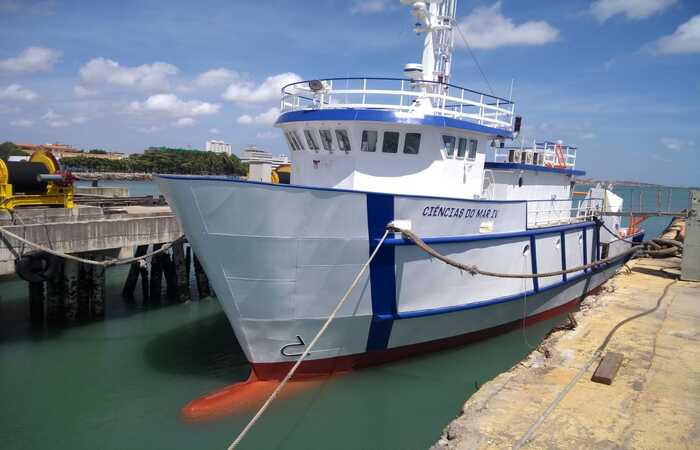 O Laboratório de Ensino Flutuante foi construído pelo estaleiro cearense Inace. A embarcação Ciências do Mar IV já está no mar em fase de teste/Porto do Recife/Divulgação
