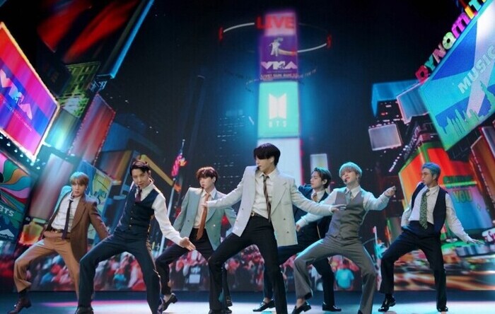 BTS se apresentando no VMA do último domingo (30)/Foto: MTV/Reprodução BTS se apresentando no VMA do último domingo (30)/Foto: MTV/Reprodução
