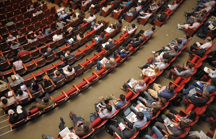 Eventos terão capacidade máxima limitada a 100 pessoas na primeira etapa.