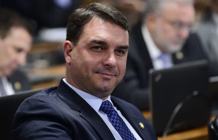 Flávio é investigado por esquema de "rachadinhas" em seu antigo gabinete na Alerj/Foto: Tânia Rego/Agência Brasil Flávio é investigado por esquema de "rachadinhas" em seu antigo gabinete na Alerj/Foto: Tânia Rego/Agência Brasil