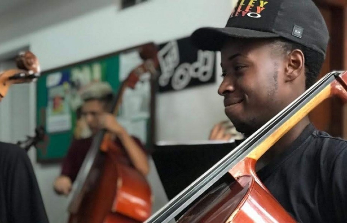 Polícia do Rio diz que havia um mandado de prisão em aberto contra o violoncelista Luiz Carlos Justino./Foto: Reprodução.