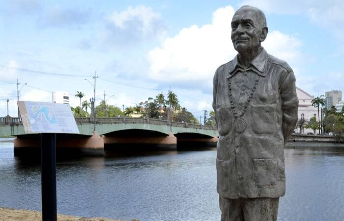 A estátua foi levada para realização de reparo./Foto: Lu Streithorst/PCR/Divulgação A estátua foi levada para realização de reparo./Foto: Lu Streithorst/PCR/Divulgação