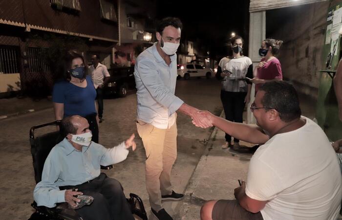 /O candidato andou pelo bairro para ouvir demandas dos moradores. Foto: Costa Neto/Divulgação /O candidato andou pelo bairro para ouvir demandas dos moradores. Foto: Costa Neto/Divulgação