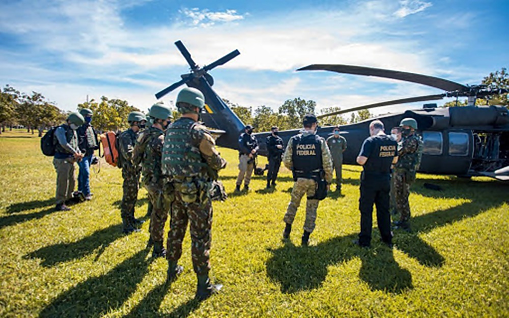 Segundo o vice-presidente, Operação Verde Brasil 2 já completou 134 mil ações desde o mês de maio/Foto: Ministério da Defesa/Divulgação Segundo o vice-presidente, Operação Verde Brasil 2 já completou 134 mil ações desde o mês de maio/Foto: Ministério da Defesa/Divulgação
