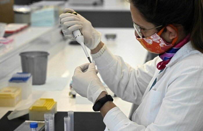 De acordo com a Anvisa, a celeridade do processo de aprovação não significa queimar etapas necessárias à segurança da vacina/Foto: Juan Mabromata/AFP De acordo com a Anvisa, a celeridade do processo de aprovação não significa queimar etapas necessárias à segurança da vacina/Foto: Juan Mabromata/AFP