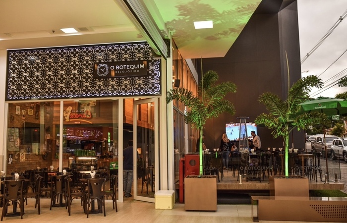 Movimentação no gastrobar O Botequim Relojoeiro, em Garanhuns, promete crescer com ampliação do horário de funcionamento.