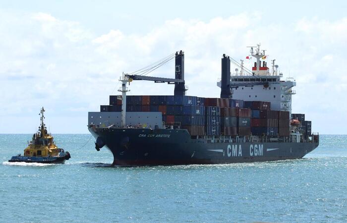 O navio, C.C Aristote, tem capacidade de 1.700 TEUs (unidade equivalente a um contêiner de 20 pés)./Foto: Porto de Suape/Divulgação O navio, C.C Aristote, tem capacidade de 1.700 TEUs (unidade equivalente a um contêiner de 20 pés)./Foto: Porto de Suape/Divulgação