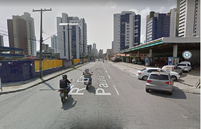 Atualmente, os condutores que circulam na Rua Am&aacute;lia Bernardino cruzam na Rua Ernesto de Paula Santos de forma insegura, pr&oacute;ximo ao Viaduto Tancredo Neves, o que satura o tr&acirc;nsito local e aumenta os riscos de acidentes./Foto: Google maps