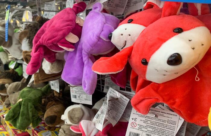 Ao comprar um brinquedo, fique atento ao selo de certificação do Inmetro.