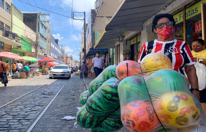 Dona Ilza conta que sentiu a alta no preço dos brinquedos neste ano.