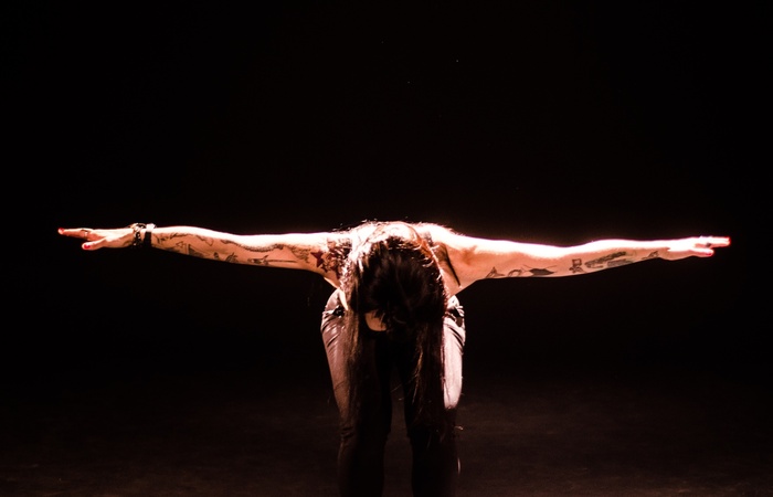 O filme traz performances livres de artistas e ativistas dentro do quadro que a câmera é capaz de captar./Foto: Chico Lurdemir/Divulgação O filme traz performances livres de artistas e ativistas dentro do quadro que a câmera é capaz de captar./Foto: Chico Lurdemir/Divulgação