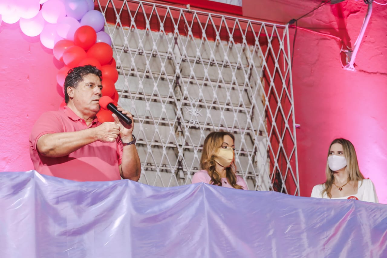 Lula Cabral (PSB) ao lado da Vice, Edna Gomes, e da Deputada Fabíola Cabral./Divulgação