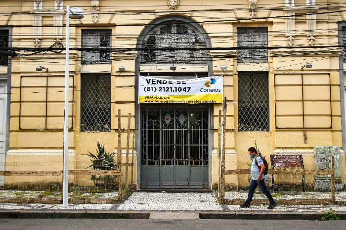 Sem uso, o prédio dos Correios da Av. Marquês de Olinda com a Rua Madre de Deus irá a leilão./Foto: Bruna Costa / Esp. DP FOTO Sem uso, o prédio dos Correios da Av. Marquês de Olinda com a Rua Madre de Deus irá a leilão./Foto: Bruna Costa / Esp. DP FOTO