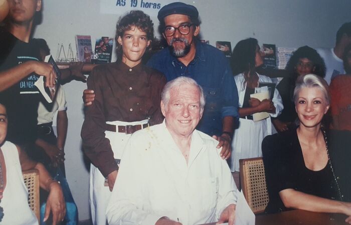 A livraria impressionou até o "popstar da literatura" Sidney Sheldon.
