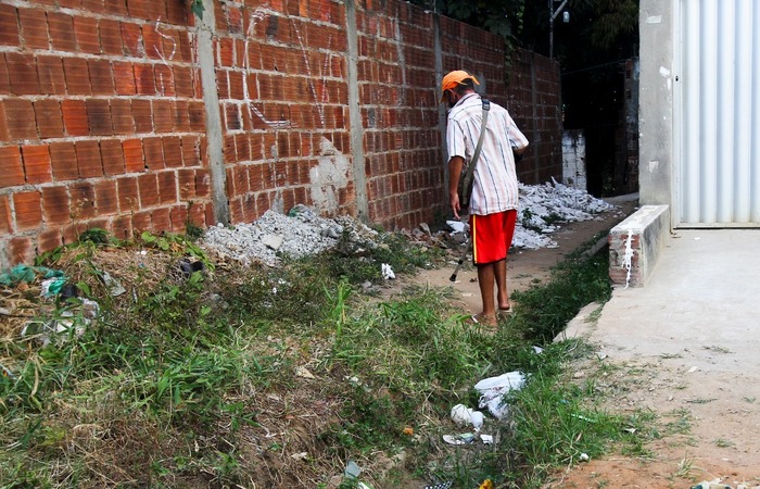 Denúncia de esgoto a céu aberto, falta de acessibilidade, segurança e saúde, no bairro 4 de outubro, Olinda./Foto: Sandy James / Esp. DP FOTO Denúncia de esgoto a céu aberto, falta de acessibilidade, segurança e saúde, no bairro 4 de outubro, Olinda./Foto: Sandy James / Esp. DP FOTO