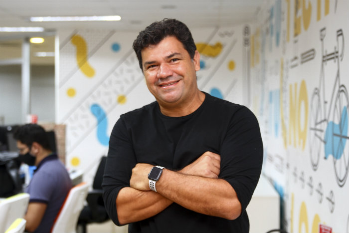 "Plataforma tem mais de 800 mil pessoas cadastradas e meta
é ultrapassar 1 milhão até o final deste ano", explica o diretor de inovação da MV, Emerson Zarour/Foto: Bruna Costa/Esp DP "Plataforma tem mais de 800 mil pessoas cadastradas e meta
é ultrapassar 1 milhão até o final deste ano", explica o diretor de inovação da MV, Emerson Zarour/Foto: Bruna Costa/Esp DP