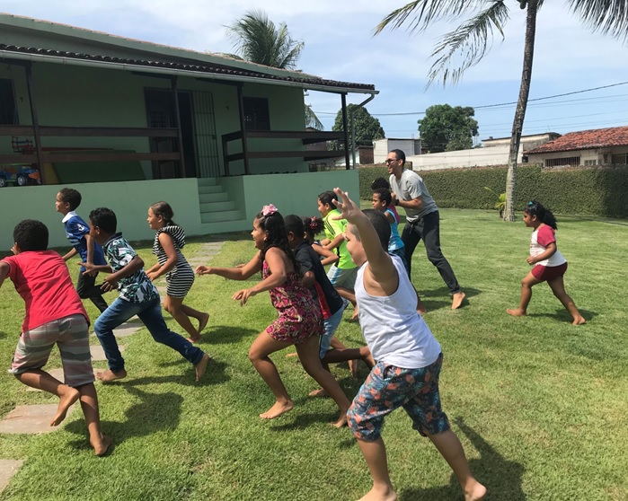 iniciativa atende 297 crianças e adolescentes, de 6 anos a 17 anos e 11 meses. Foto: Abrinq/Divulgação/ iniciativa atende 297 crianças e adolescentes, de 6 anos a 17 anos e 11 meses. Foto: Abrinq/Divulgação/