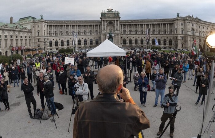 Protesto contra as medidas do governo./Foto: JOE KLAMAR / AFP Protesto contra as medidas do governo./Foto: JOE KLAMAR / AFP
