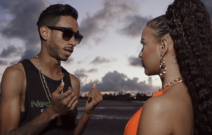 MC Tocha e Ziane Martins no clipe de Onde Estás