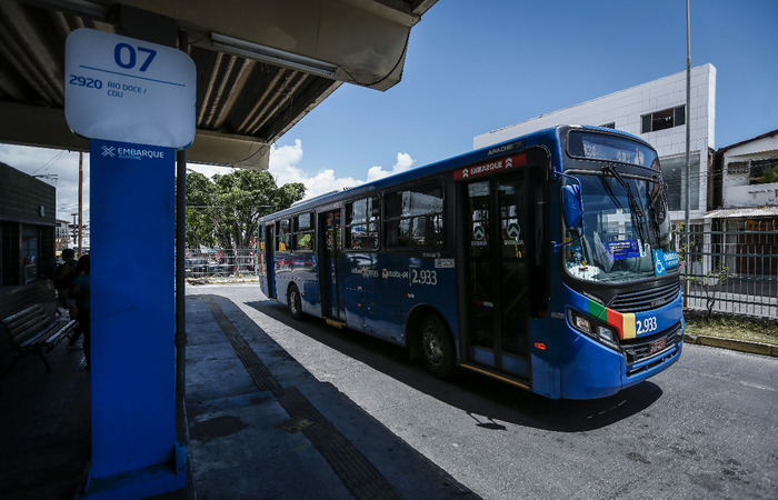 A famosíssima linha Rio Doce/CDU usada pelos alunos Federal e imortalizada até no cinema, não é mais a mesma desde março, quando as aulas pararam na UFPE/Paulo Paiva / DP A famosíssima linha Rio Doce/CDU usada pelos alunos Federal e imortalizada até no cinema, não é mais a mesma desde março, quando as aulas pararam na UFPE/Paulo Paiva / DP