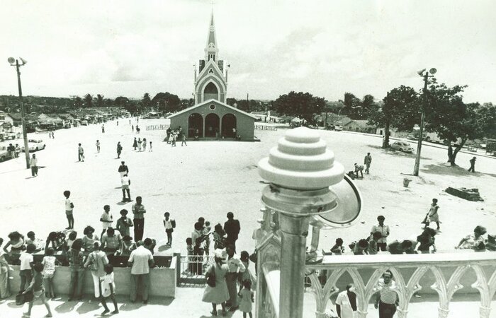 Pátio da igreja do Morro nos anos 70.